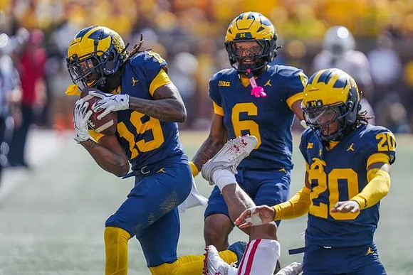 Rod Moore (19), Brandyn Hillman (6), and Zeke Berry (10)
