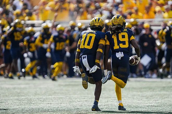 Zeke Berry (10) and Rod Moore (19)