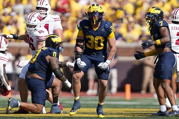 Tré Williams (0), Jimmy Rolder (30), and TJ Metcalf (7)