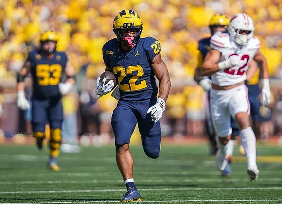 Jake Guarnera (53) and Justice Haynes (22)
