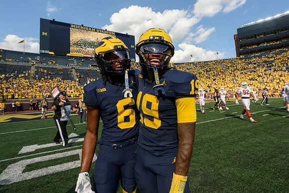 Brandyn Hillman (6) and Rod Moore (19)