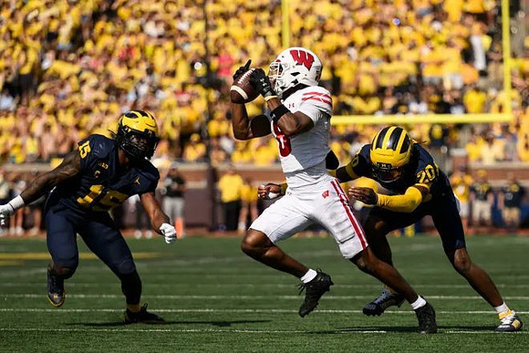 Ernest Hausmann (15) and Jyaire Hill (20)