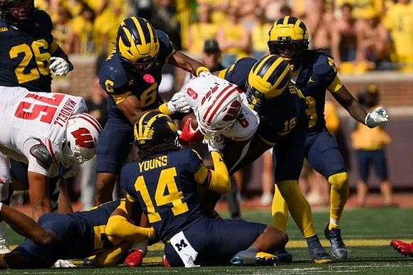 Rayshaun Benny (26), Brandyn Hillman (6), Jordan Young (14), and Troy Bowles (18)