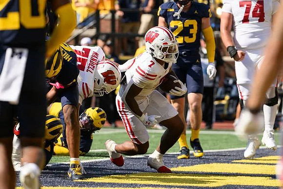 Jyaire Hill (20), Brandyn Hillman (6), and Cole Sullivan (23)