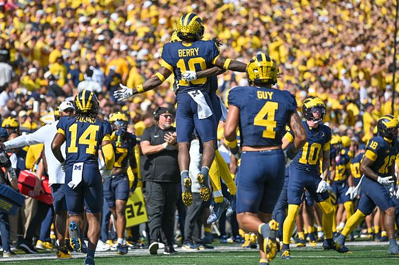 Zeke Berry (10) and Michigan Team