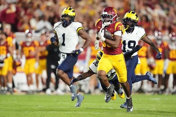 Jaishawn Barham (1), Zeke Berry (10), and Rod Moore (19)