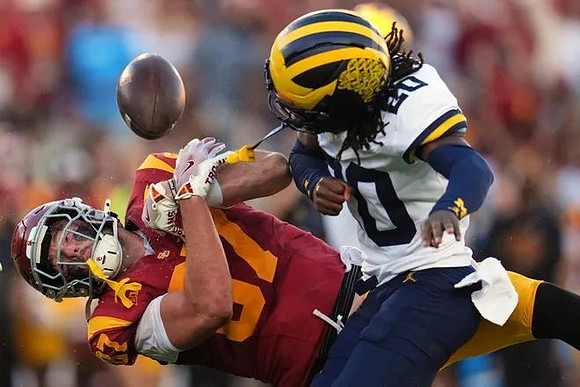 Jyaire Hill (20)