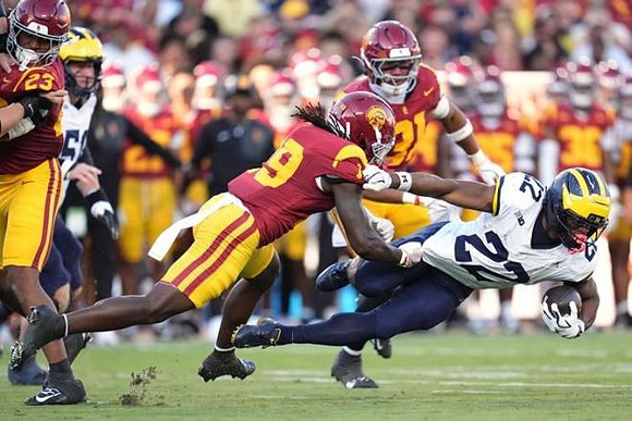 Jake Guarnera (53) and Justice Haynes (22)