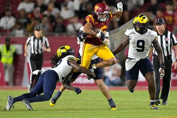Derrick Moore (8) and Cameron Brandt (9)