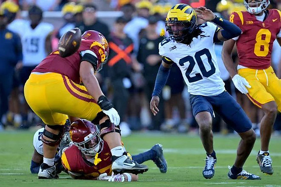 Jyaire Hill (20)