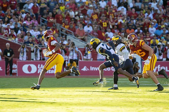 Jyaire Hill (20) and TJ Metcalf (7)