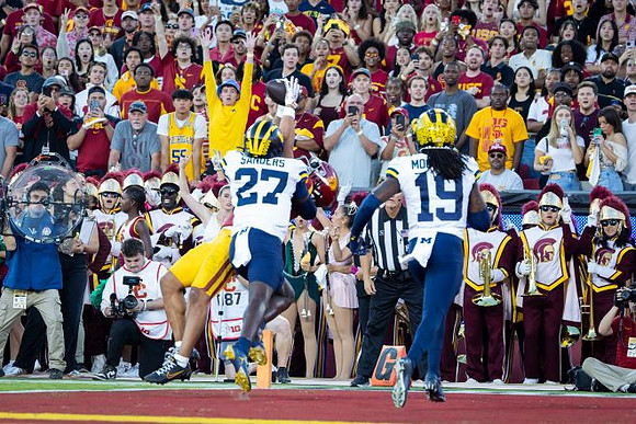Jayden Sanders (27) and Rod Moore (19)