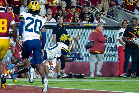 Jyaire Hill (20) and Zeke Berry (10)