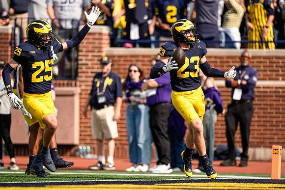 Micah Ka'apana (25) and Jordan Marshall (23)