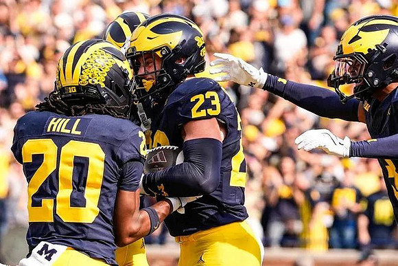 Jyaire Hill (20) and Cole Sullivan (23)