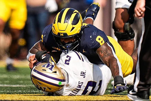 Derrick Moore (8)