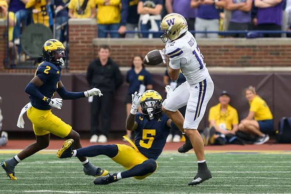 Shamari Earls (2) and Jacob Oden (5)