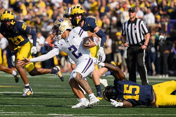Jyaire Hill (20) and Ernest Hausmann (15)