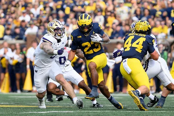Jordan Marshall (23) and Max Bredeson (44)