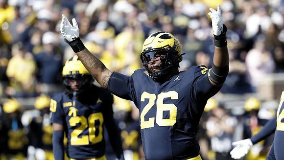 Jyaire Hill (20) and Rayshaun Benny (26)
