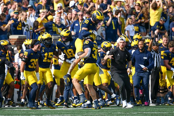 Zeke Berry (10) and Jimmy Rolder (30)