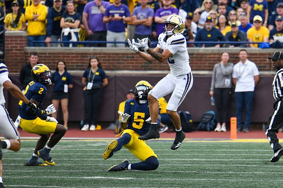 Shamari Earls (2) and Jacob Oden (5)