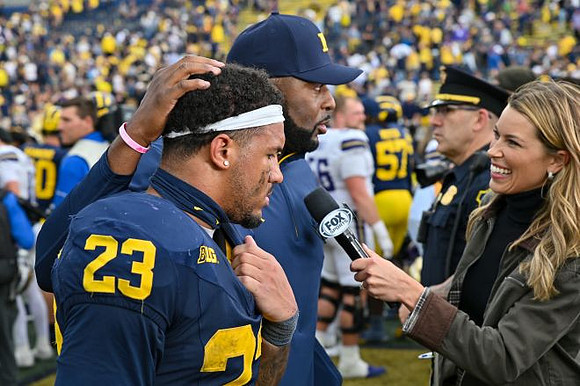 Jordan Marshall (23) and Sherrone Moore