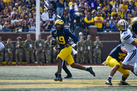 Bryce Underwood (19) and Max Bredeson (44)