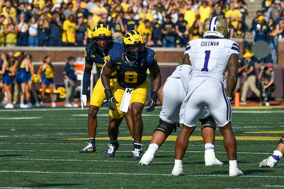 Jyaire Hill (20) and Derrick Moore (8)