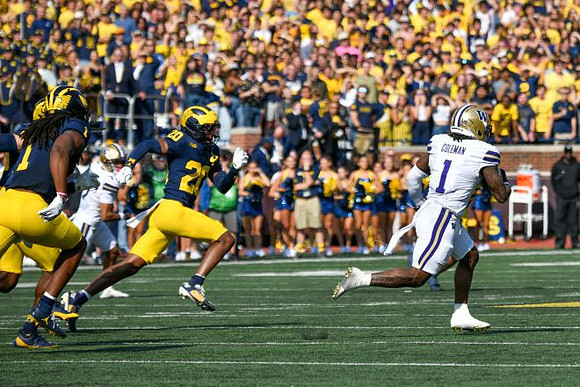 Jaishawn Barham (1) and Jyaire Hill (20)
