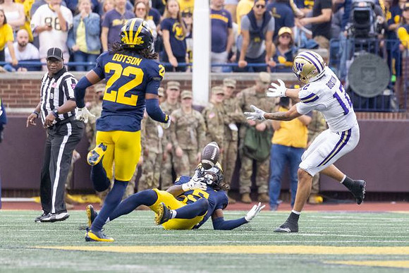 Elijah Dotson (22) and Jacob Oden (5)