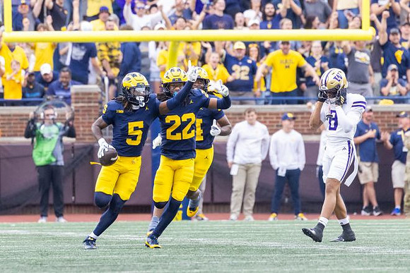 Jacob Oden (5) and Elijah Dotson (22)