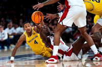 Nimari Burnett (4) and Yaxel Lendeborg (23)