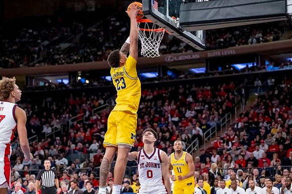 Yaxel Lendeborg (23) and Roddy Gayle Jr. (11)
