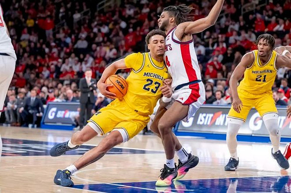 Yaxel Lendeborg (23) and Morez Johnson Jr. (21)