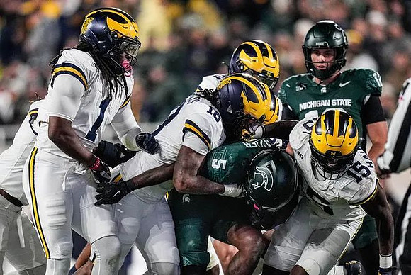 Jaishawn Barham (1), Troy Bowles (18), and Ernest Hausmann (15)