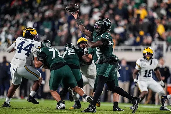 Damon Payne (44) and Troy Bowles (18)