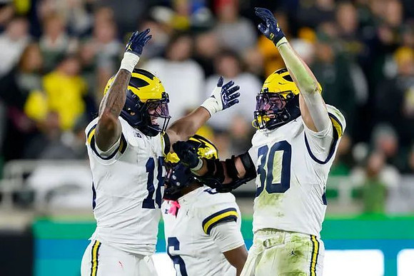 Troy Bowles (18), Brandyn Hillman (6), and Jimmy Rolder (30)
