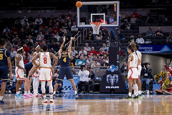 Rubin Jones (15) and Nimari Burnett (4)