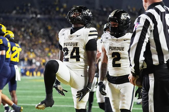 Mason Curtis (25) and Jyaire Hill (20)