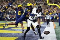 Brandyn Hillman (6) and Jyaire Hill (20)
