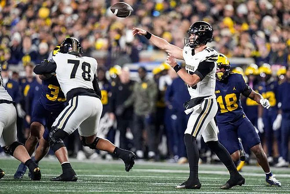 Dominic Nichols (33) and Troy Bowles (18)