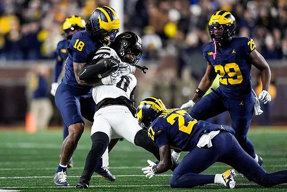 Troy Bowles (18), Jayden Sanders (27), and Chase Taylor (29)