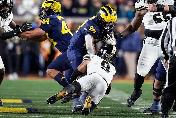 Max Bredeson (44) and Jordan Marshall (23)