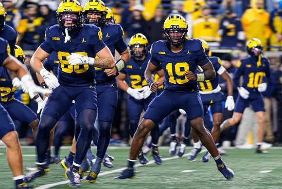 Bryce Underwood (19) and Michigan Team
