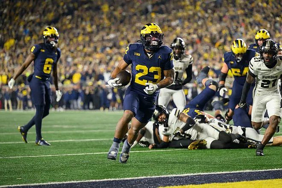 Jamar Browder (6), Jordan Marshall (23), and Andrew Sprague (54)