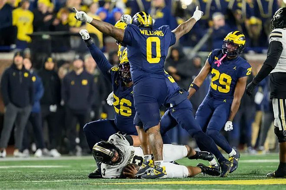 Rayshaun Benny (26), Tré Williams (0), Chase Taylor (29), and Jaden Mangham (3)