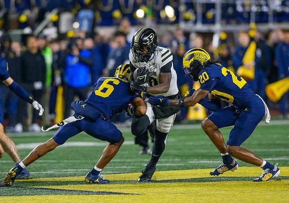 Brandyn Hillman (6) and Jyaire Hill (20)
