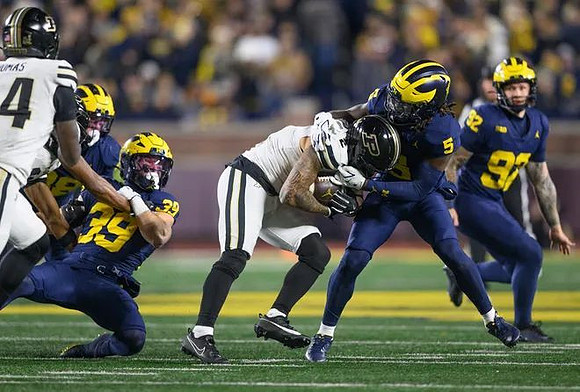 Troy Bowles (18), Joe Taylor (39), Jacob Oden (5), and Beckham Sunderland (92)