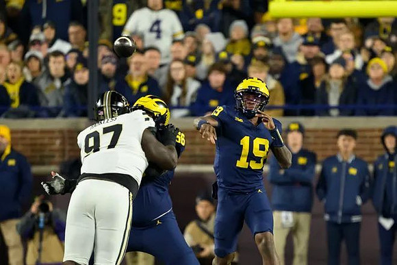 Giovanni El-Hadi (58) and Bryce Underwood (19)